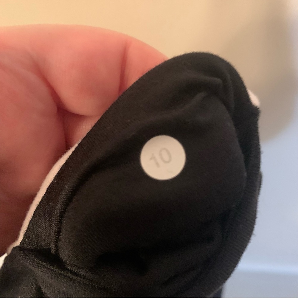 Lululemon Reversible Black Shorts 10 - Picture 6 of 9